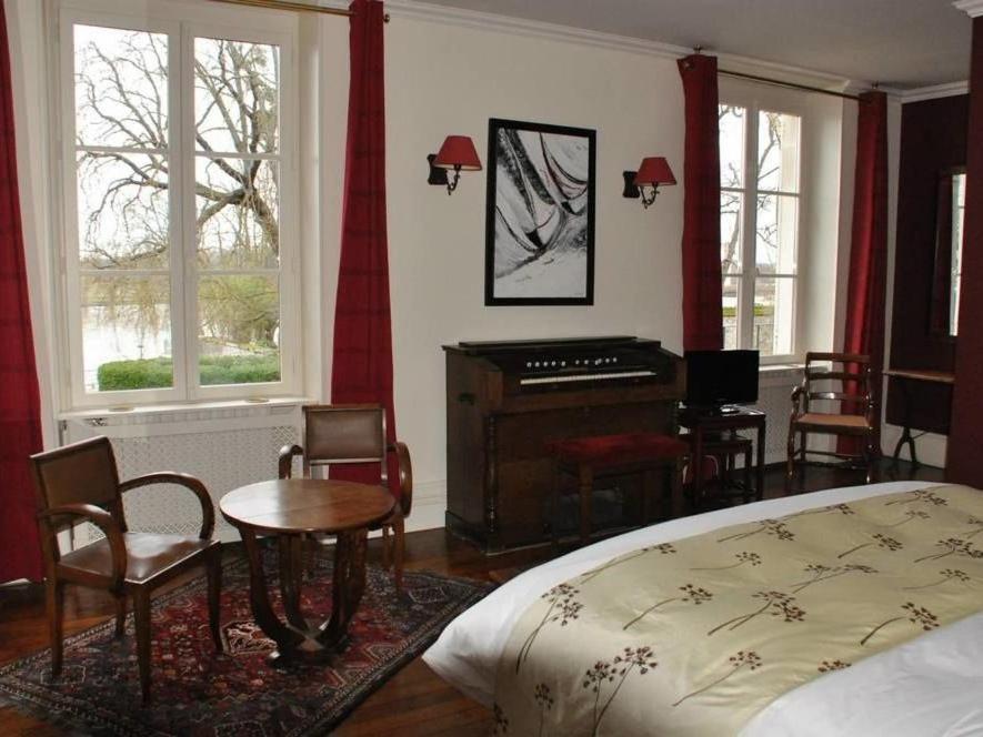 Le Prieure Saint Agnan Hotel Cosne-Cours-Sur-Loire Room photo